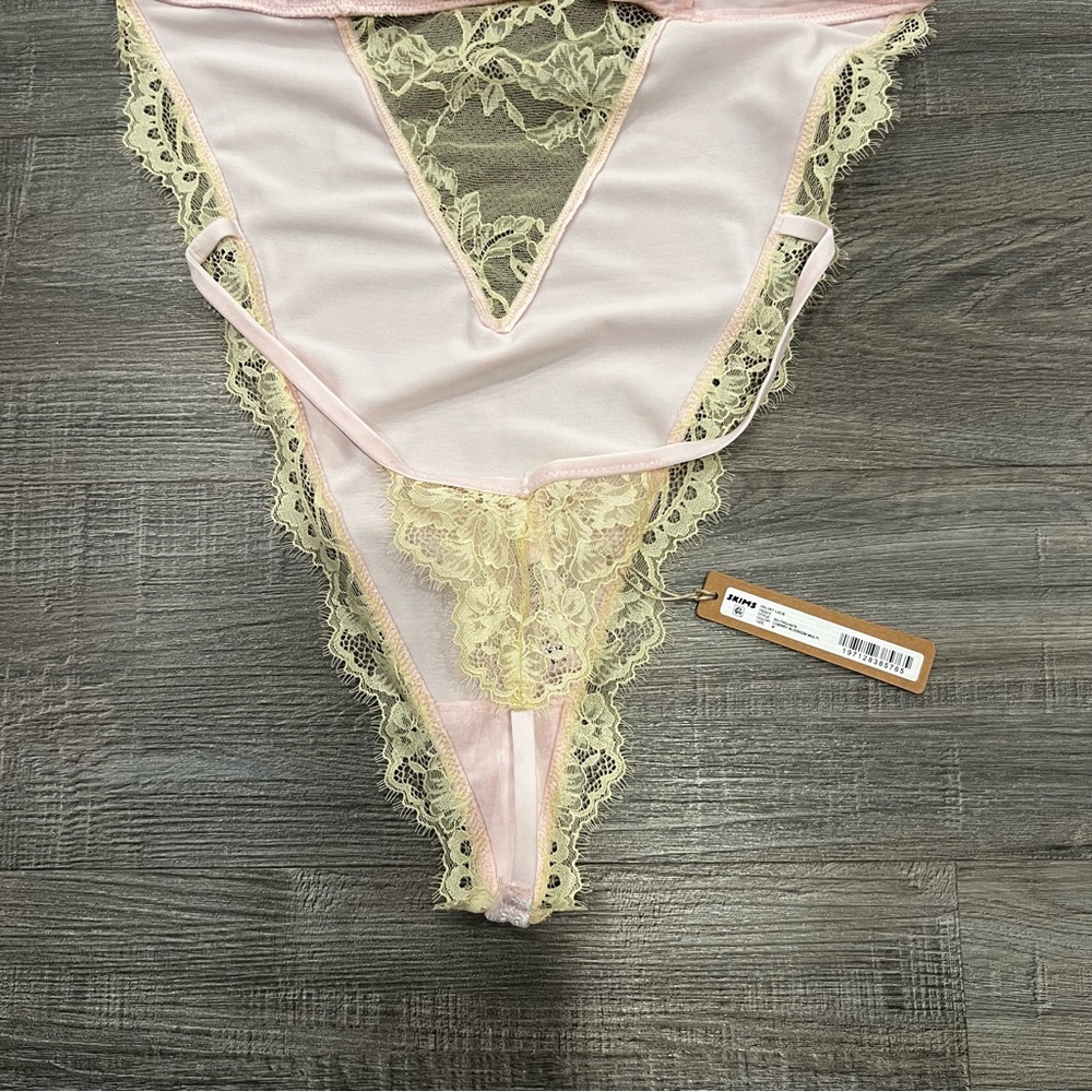 SKIMS velvet lace teddy lingerie one piece - Picture 5 of 7